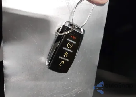 2019 Ram 1500 Big Horn/Lone Star 4X4 6'4 Box z USA, uszkodzony, nr VIN 1C6SRFBT2KN680747